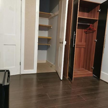 Neat Double Room London Eksteriør billede