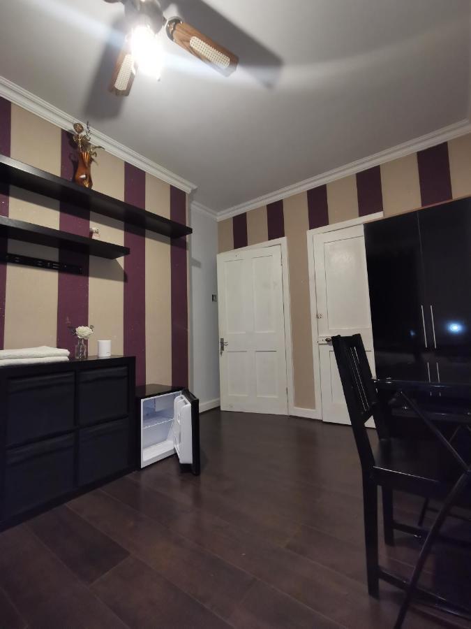 Neat Double Room London Eksteriør billede