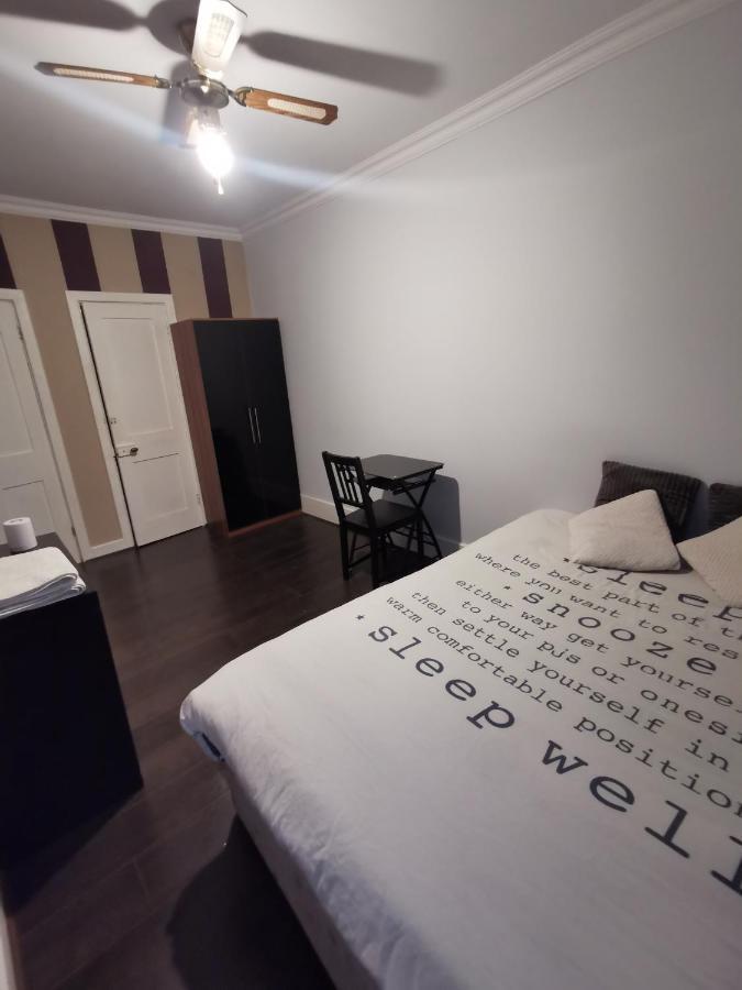 Neat Double Room London Eksteriør billede